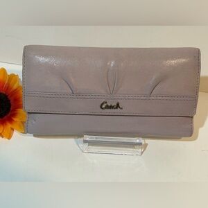Vintage Coach Light Purple Leather Wallet and checkbook clutch